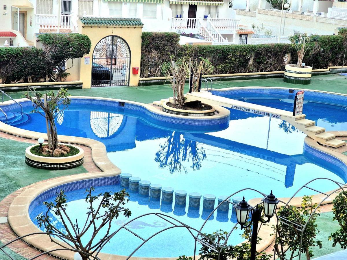 Cozy Apartment With Sea View Torrevieja Exterior photo